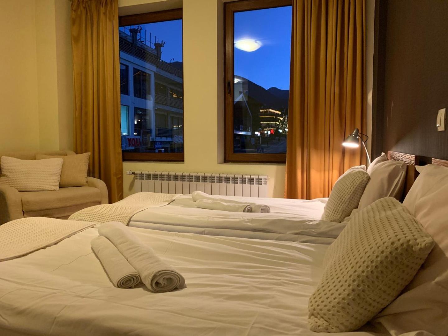 Granat Gondola Lift Apartments Bansko Esterno foto